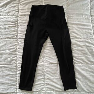 Fabletics Mesh Pockets PowerHold 7/8 Crop Leggings